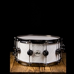 Drum Workshop DRFP6514SSN090 - 6.5"x14" Collector's Series Maple Snare Drum - White Crystal