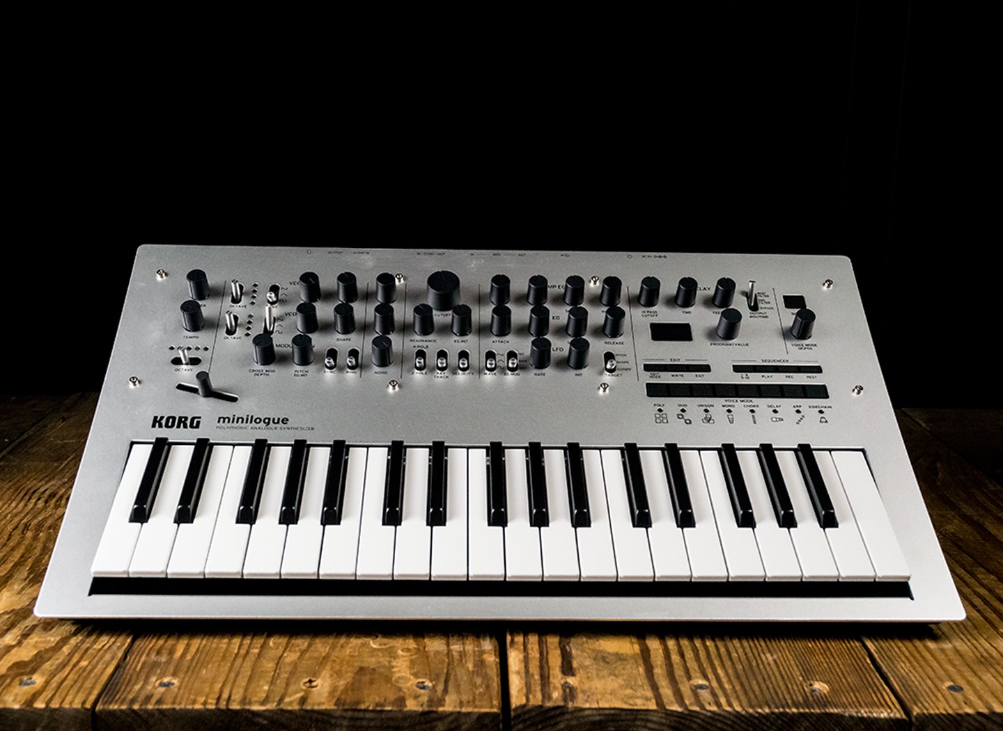 Korg Minilogue - 37-Key Analog Synthesizer Korg Minilogue - 37-Key Analog Synthesizer