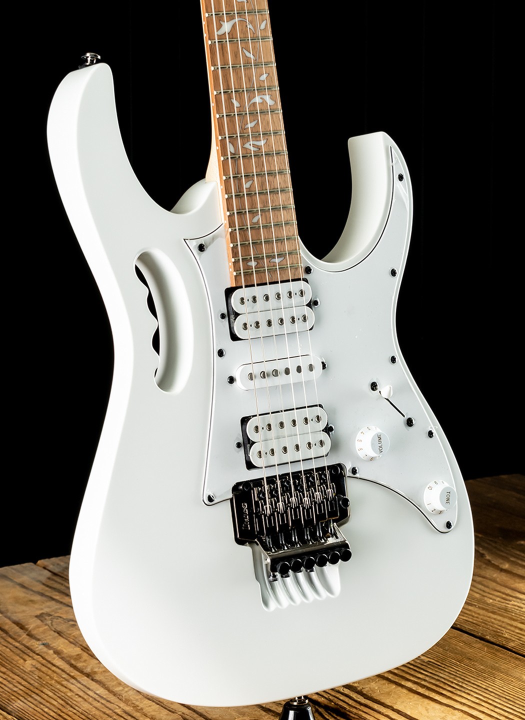 ギター Ibanez  Steve Vai Signature JEMJR-WH Ibanez JEMJR Steve Vai Signature JEM Series Electric Guitar