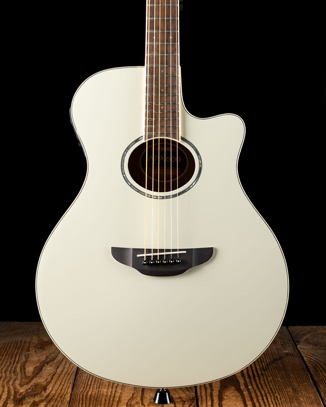Yamaha APX600 Acoustic-Electric Guitar Vintage White