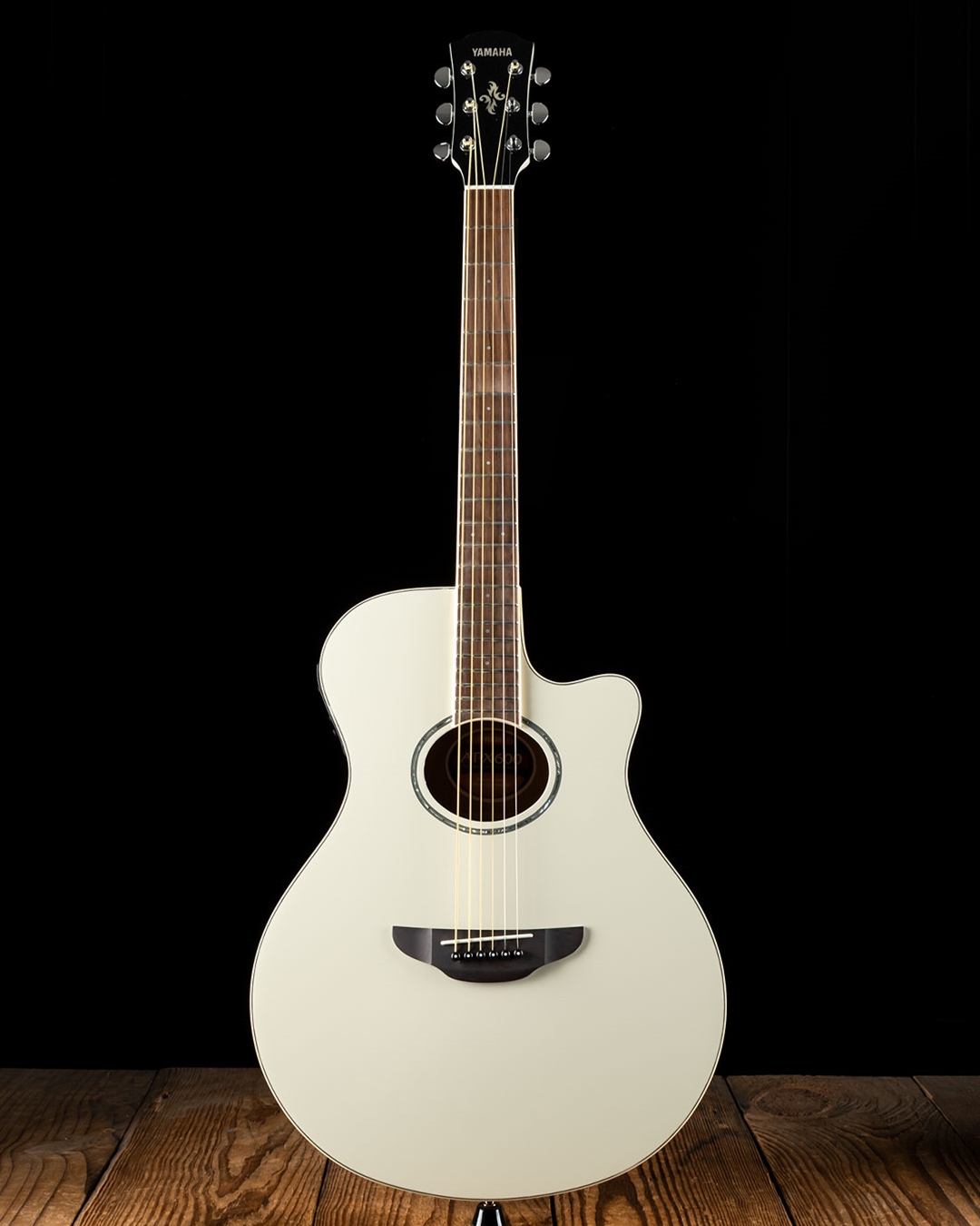 Yamaha APX600 Thin-line Cutaway – Vintage White – The House of Guitars®