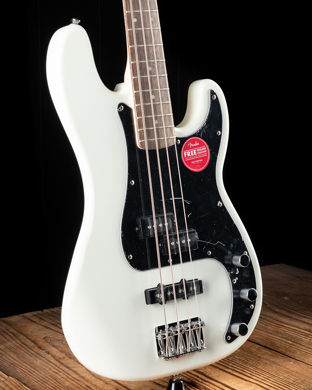 Squier affinity pj bass white clearance