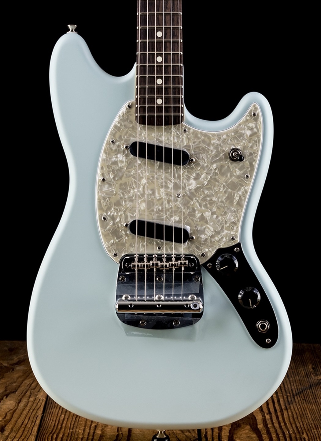 【最終値下げ】Fender American Performer Mustang Amazon.com: Fender American Performer Mustang - 3-Tone