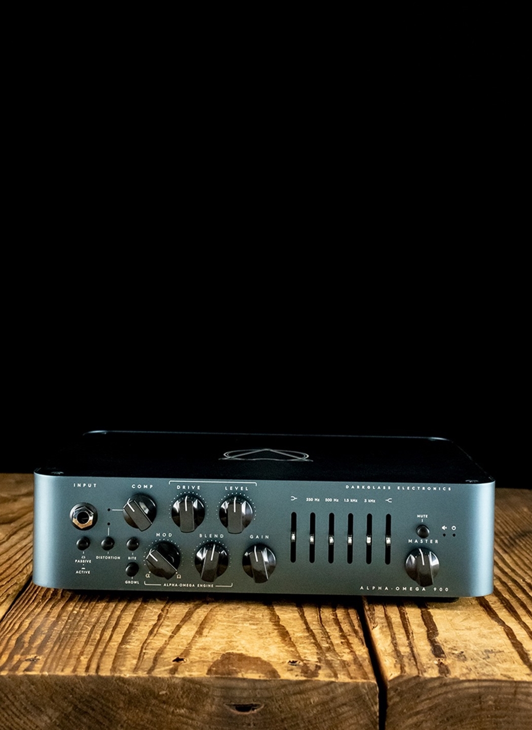 Darkglass Alpha Omega 900 Watt Bass Head