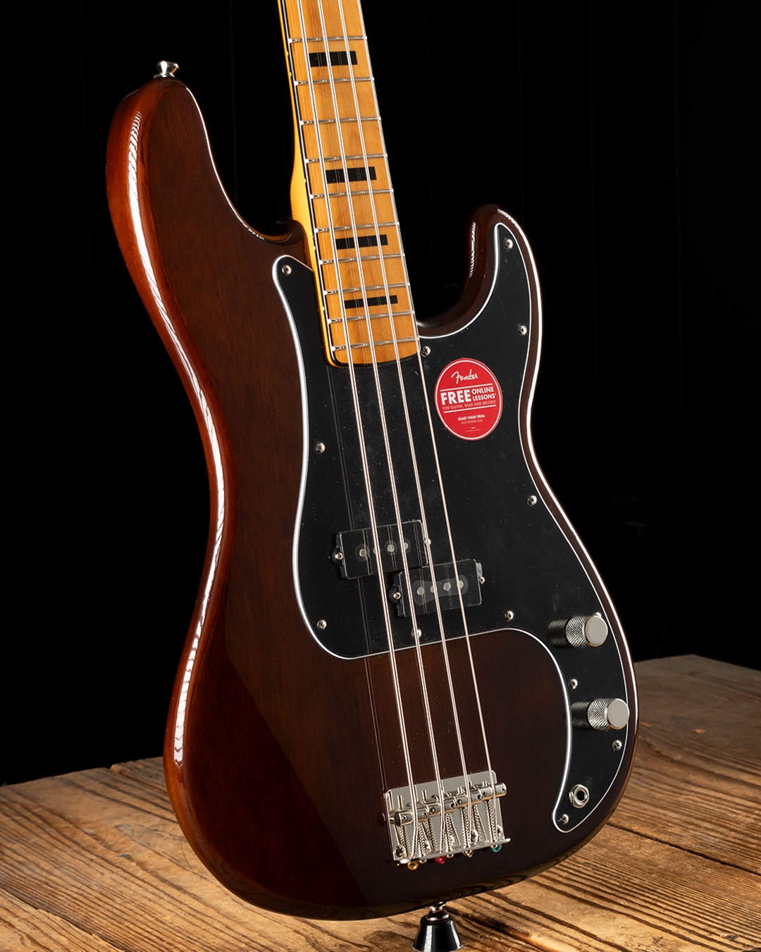 Squier Classic Vibe 's Precision Bass   Walnut