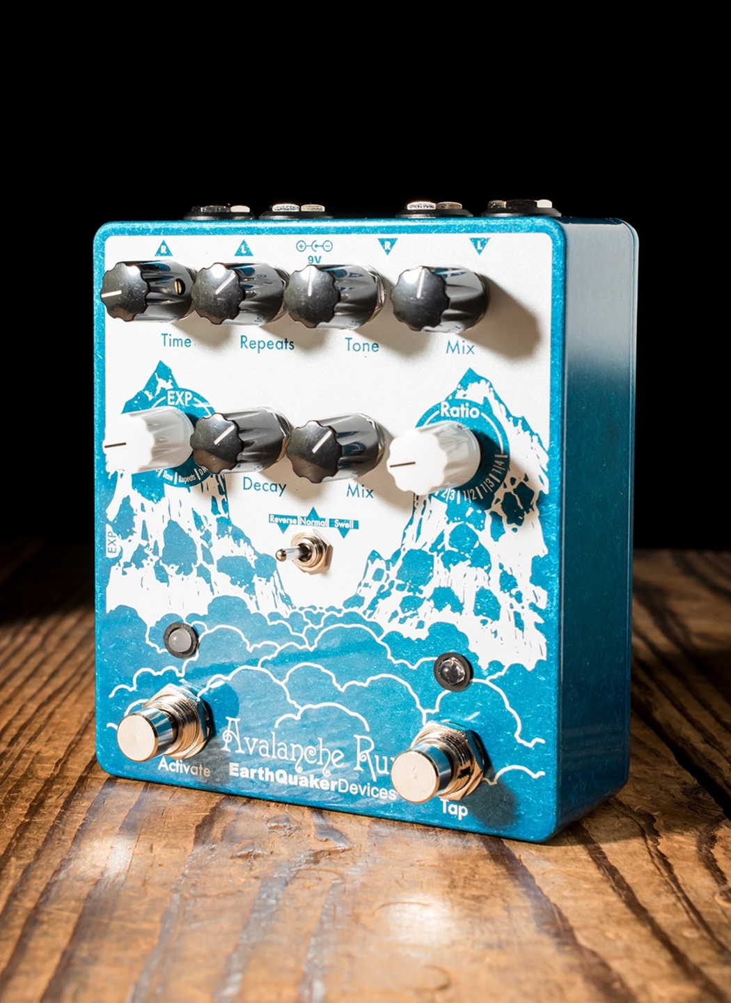 EarthQuaker Devices Avalanche Run V2 Stereo Delay & Reverb Pedal