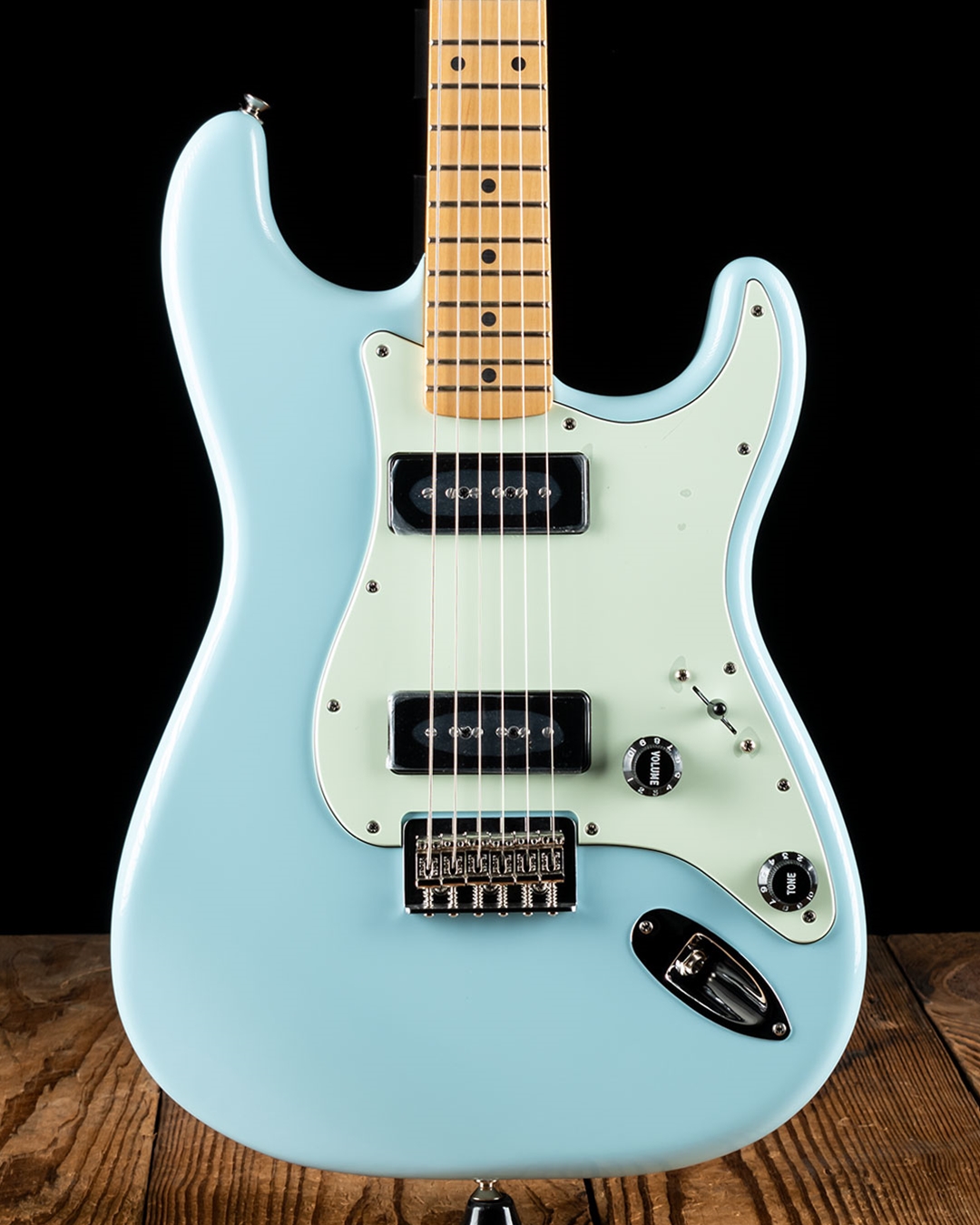 ギター Fender Noventa Stratocaster Daphne Blue Fender Noventa Stratocaster - Daphne Blue