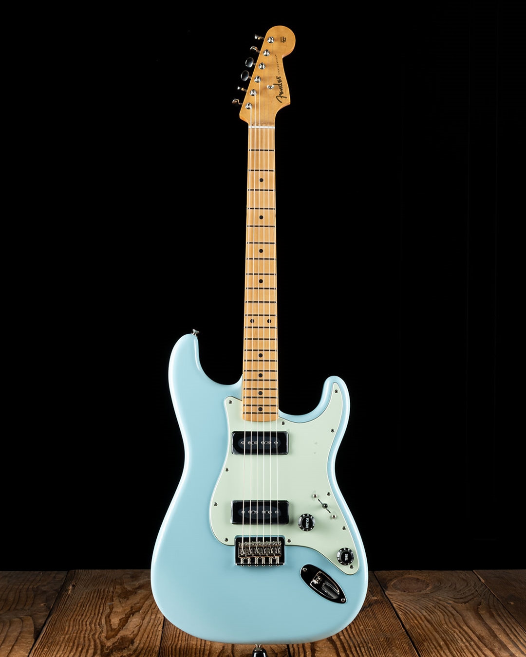 ギター Fender Noventa Stratocaster Daphne Blue Fender Noventa Stratocaster Daphne Blue - Fuller's Guitar