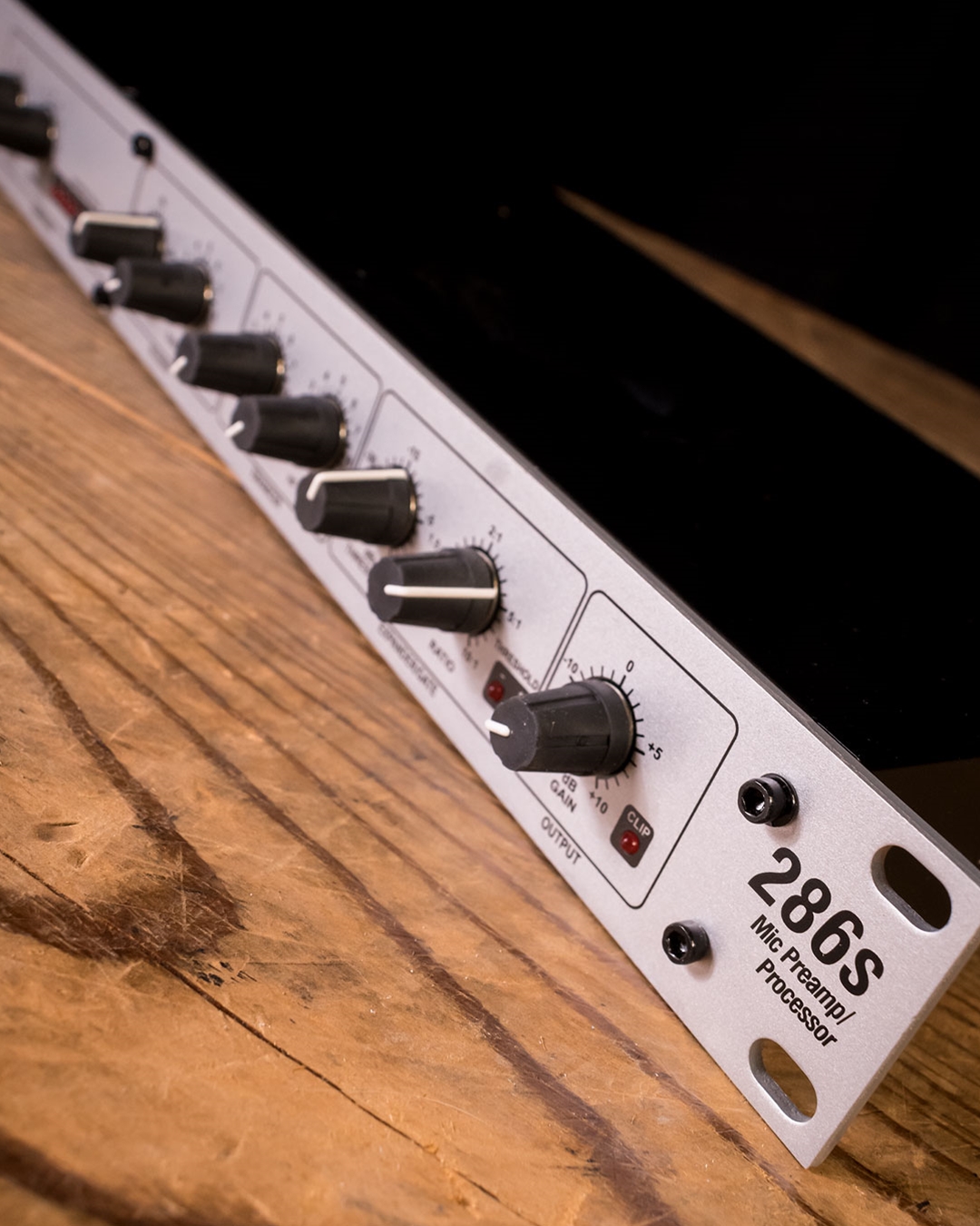 dbx-286s-microphone-preamp-channel-strip-processor-electronics
