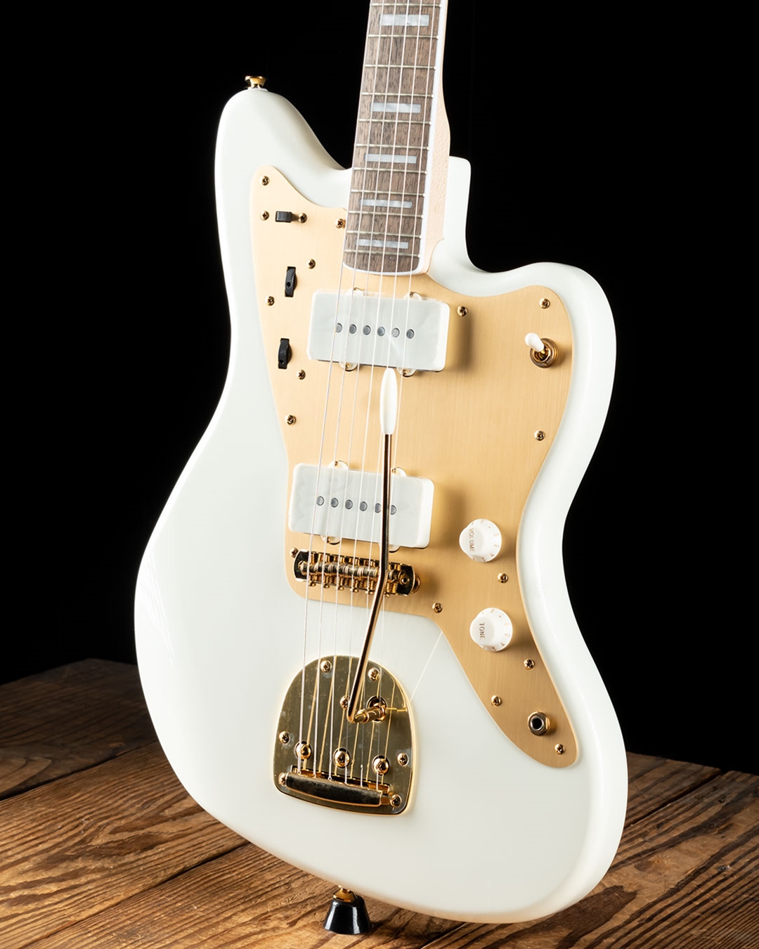 Amazon.com: Fender Squier Affinity Jazzmaster - Metallic Black Bundle with  Frontman 10G Amplifier, Instrument Cable, Gig Bag, Tuner, Strap, Picks, and  