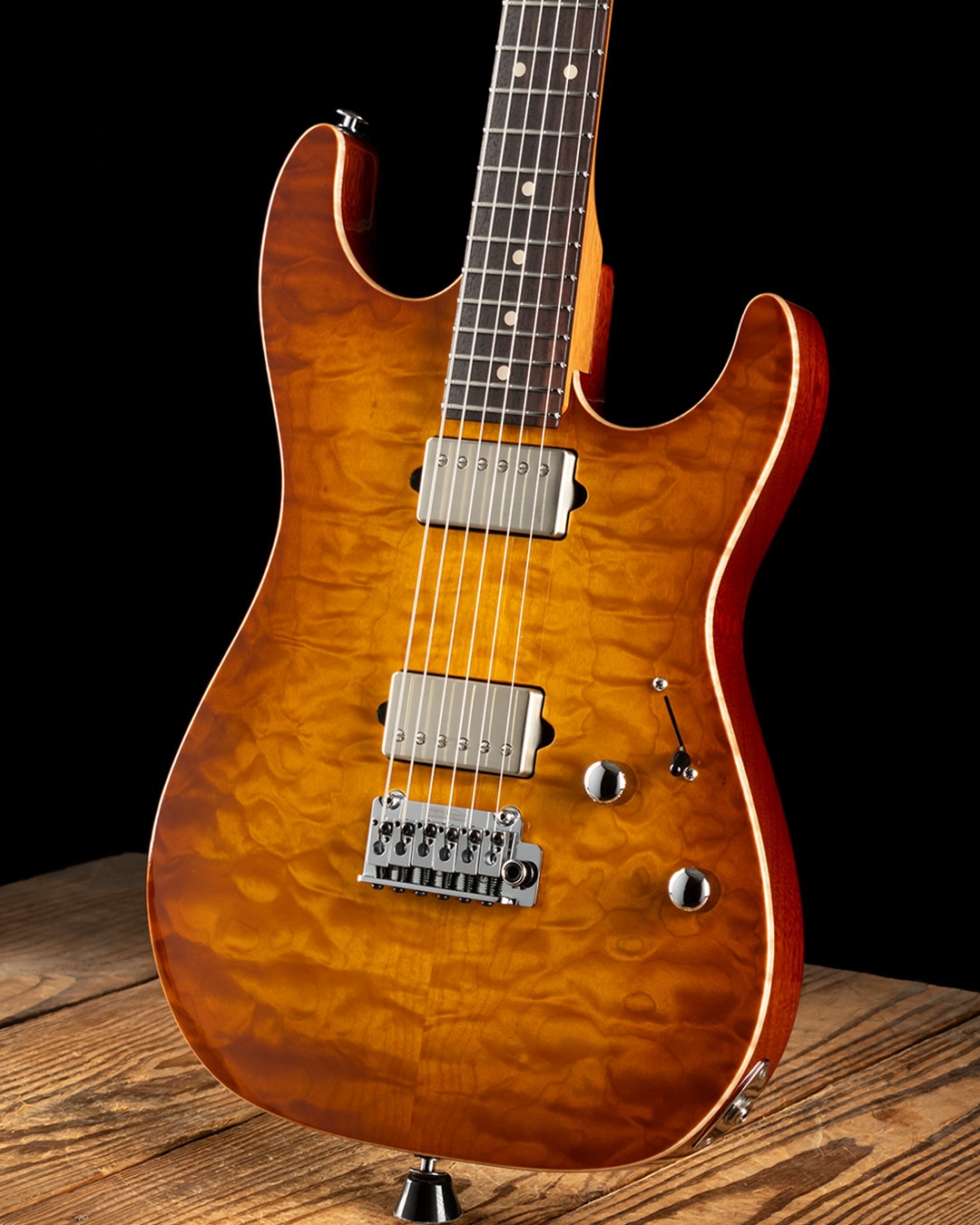 ギター Suhr Standard Quilt Maple Honey Burst Suhr Standard Custom Quilt Maple/Genuine Mahogany - Tea Burst