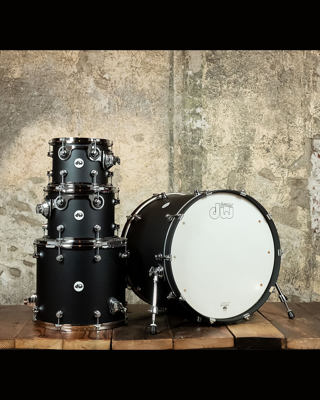 DW Design Series 4Piece Shell Pack Drum Set Black Satin