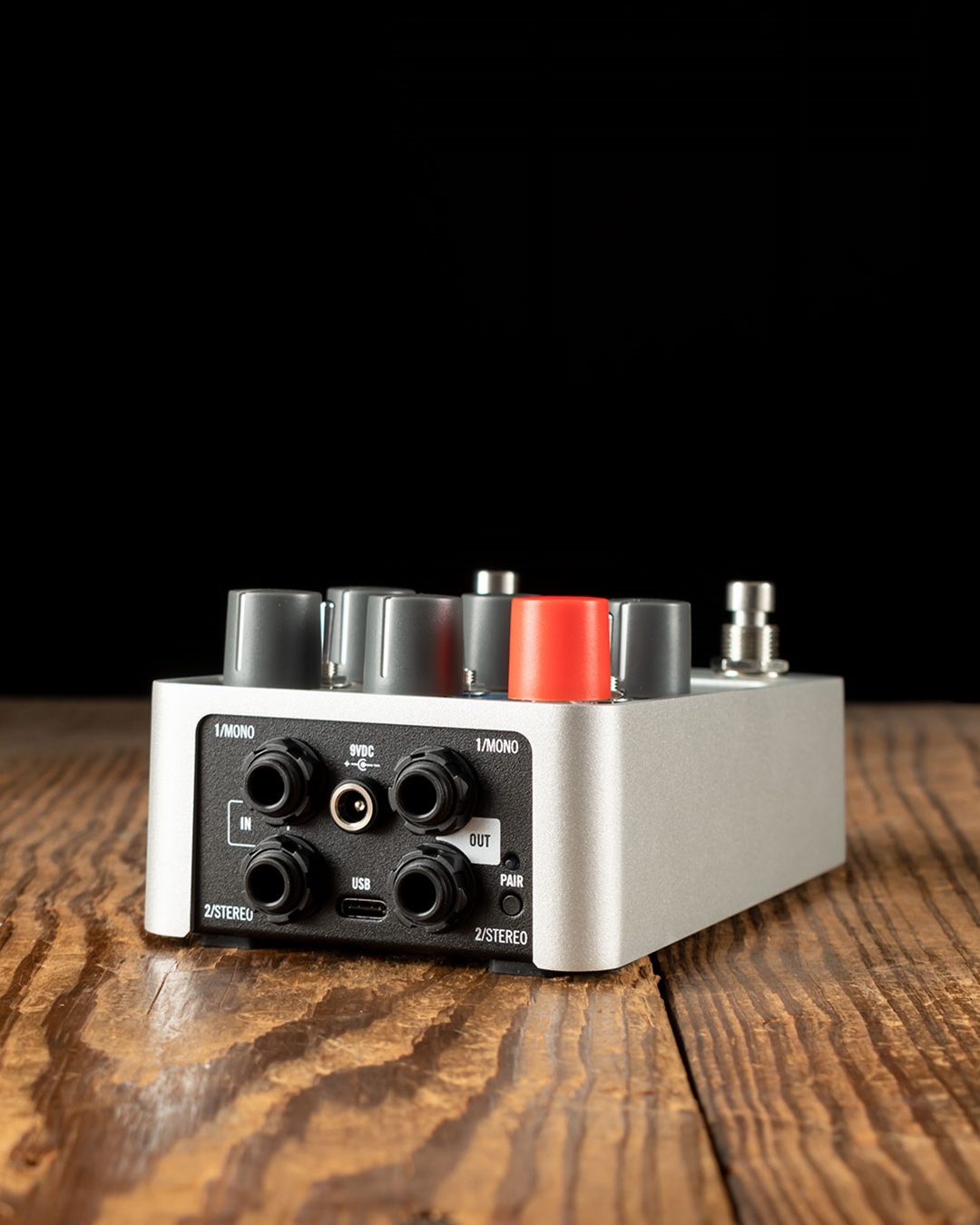Universal Audio MAX Preamp & Dual Compressor Pedal Universal Audio MAX Preamp & Dual Compressor Pedal
