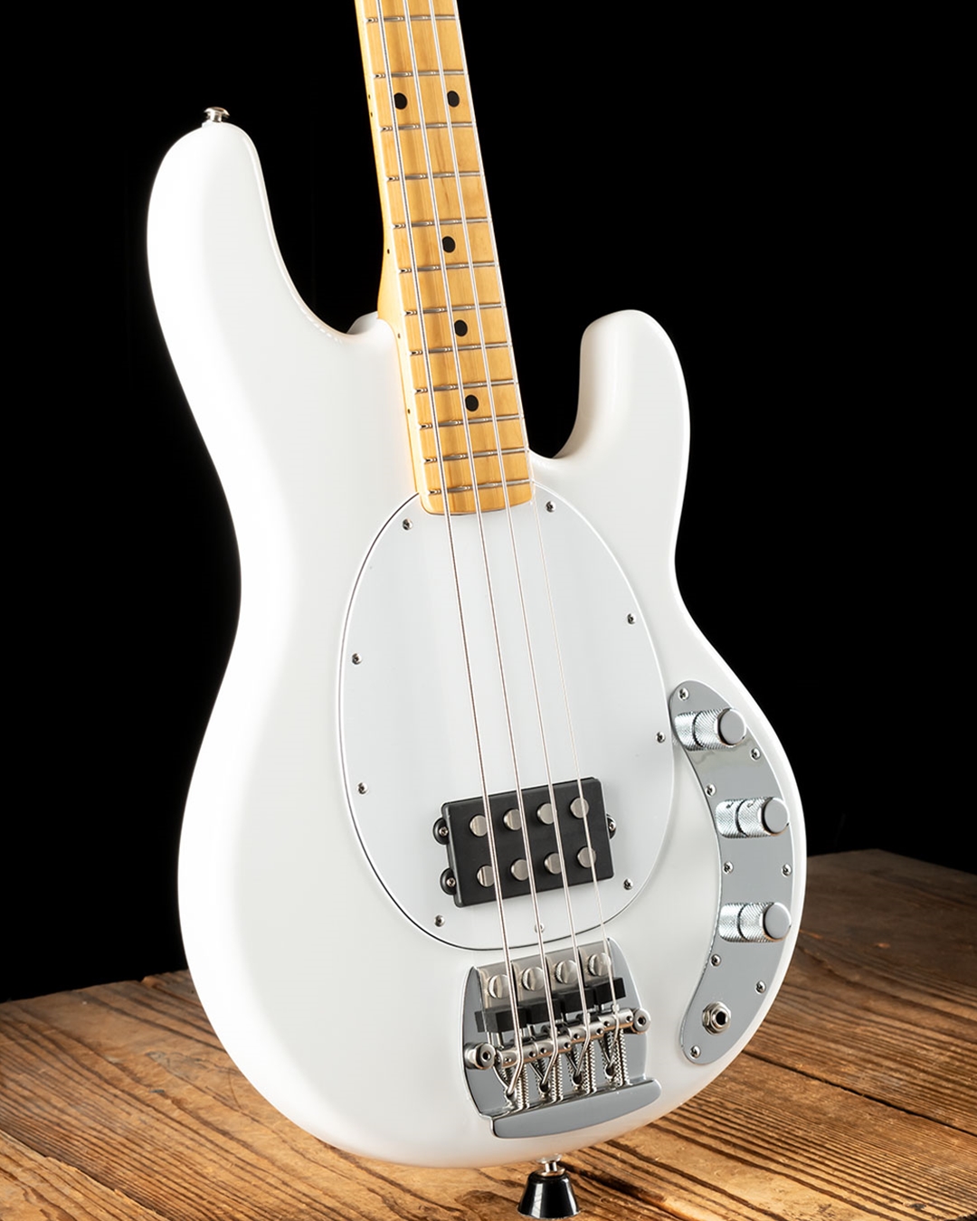 Music Man Retro '70s Stingray 4 String Bass Guitar, White w