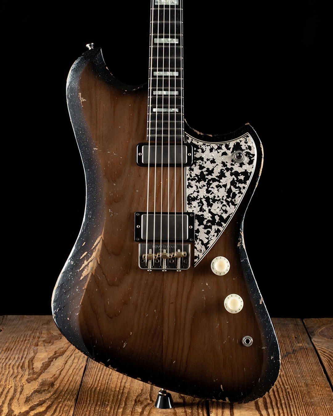 Novo Signature Voltur - Trans Black Silvertone Burst