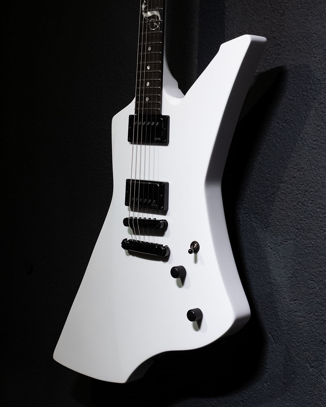 LTD SNAKEBYTE  White ストラップ付き 美品 LTD Snakebyte Snow White (2019) - Guitar Compare