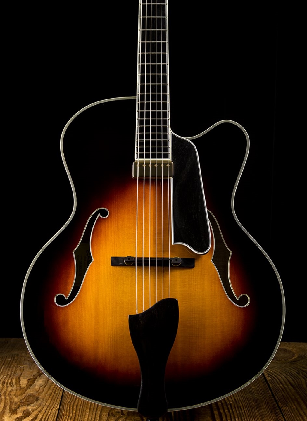 Eastman AR810CE Archtop Sunburst