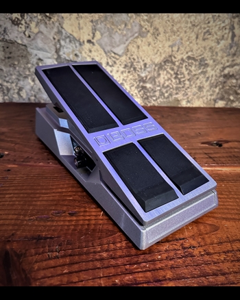 BOSS FV-500L Stereo Volume Pedal *USED*