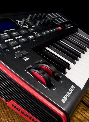 MIDI-клавиатура Novation Impulse 25 серый - купить в интернет-магазине по низкой