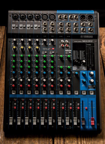 【美品】YAMAHA MG12XU Yamaha MG12XU 12-channel Mixer with USB and Effects | Sweetwater