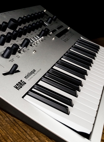 Korg Minilogue - 37-Key Analog Synthesizer