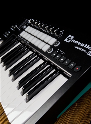 Novation Launchkey 25 MK2 - 25-Key MIDI Controller