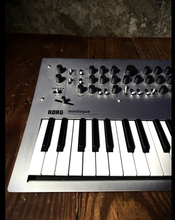 Korg Minilogue - 37-Key Analog Synthesizer *USED*