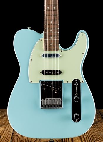 Fender Deluxe Nashville Telecaster - Daphne Blue