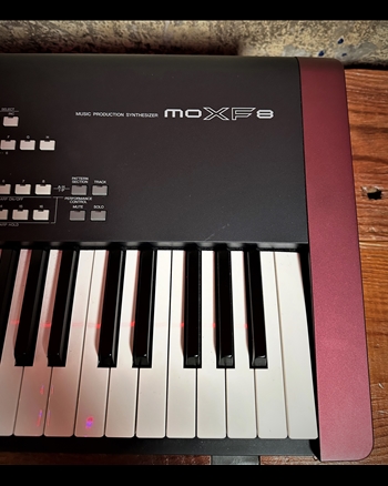 Yamaha MOXF8 88-Key Synthesizer Workstation *USED*