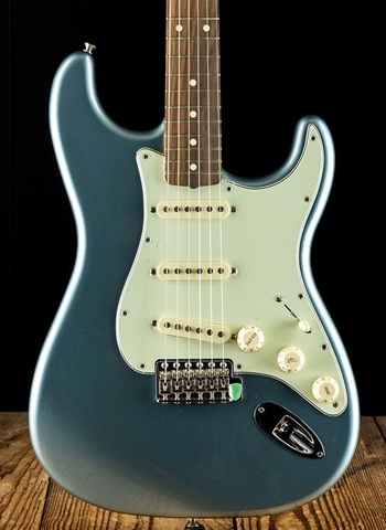 Fender Vintera '60s Stratocaster - Ice Blue Metallic