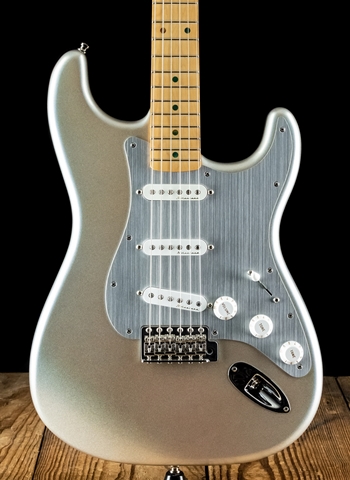 Fender H.E.R. Stratocaster - Chrome Glow