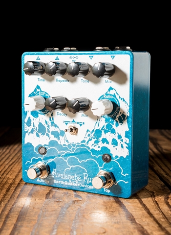 EarthQuaker Devices Avalanche Run V2  Stereo Delay & Reverb Pedal