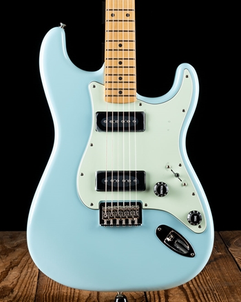 Fender Noventa Stratocaster - Daphne Blue