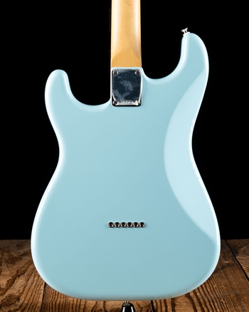 ギター Fender Noventa Stratocaster Daphne Blue Amazon.com: Fender Noventa Stratocaster Electric Guitar