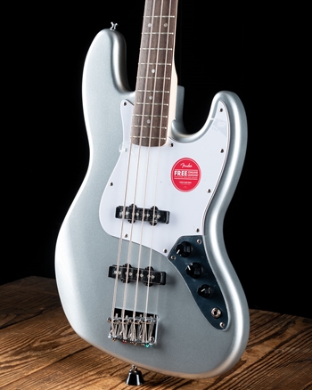 美品）Squier Affinity Series Jazz Bass シルバー Squier Affinity Series Jazz Bass - Slick Silver