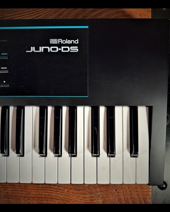 Roland Juno-DS76 76-Key Synthesizer *USED*