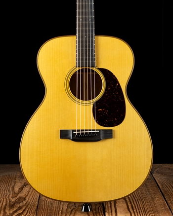 Martin 000/OM Auditorium Adirondack Spruce/Mahogany - Natural