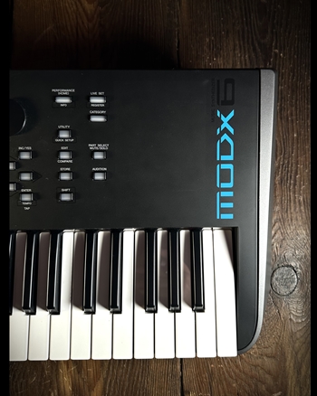 Yamaha MODX6 - 61-Key Synthesizer *USED*