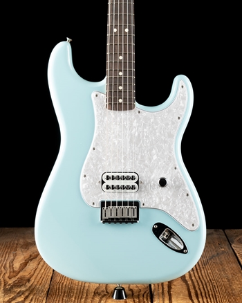 Fender Limited Edition Tom DeLonge Stratocaster - Daphne Blue