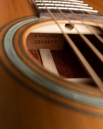 Martin Custom Shop 000 12-Fret Western Red Cedar/African Paduak