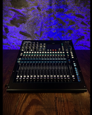 Allen & Heath Qu-16 - 16-Channel Digital Mixer *USED*