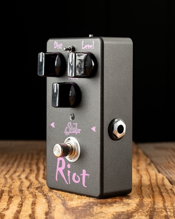 Suhr / Riot Distortion 限定黒色 (レア) Suhr / Riot Distortion 限定黒色 (レア)