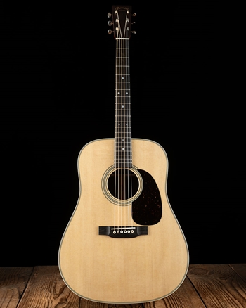 Martin D-28 (2025) - Natural