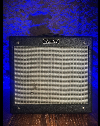 Fender Pro Junior - 15 Watt 1x10" Guitar Combo *USED*