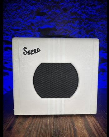 Supro 1820R Delta King 5 Watt 1x10" Guitar Combo - White *USED*