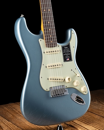 Fender American Ultra Luxe '60s Stratocaster - Ice Blue Metallic