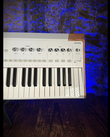 Arturia AstroLab 61-Key Stage Keyboard *USED*