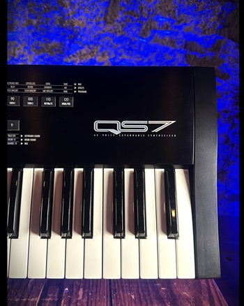 Alesis QS7 76-Key Synthesizer *USED*