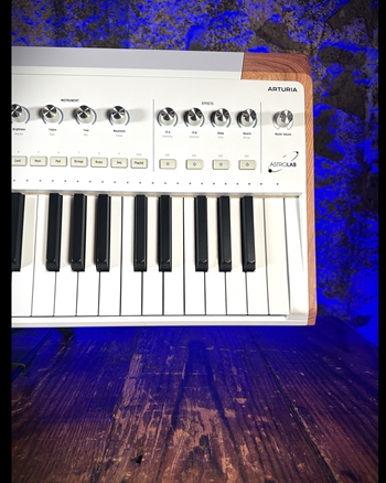 Arturia AstroLab 61-Key Stage Keyboard *USED*