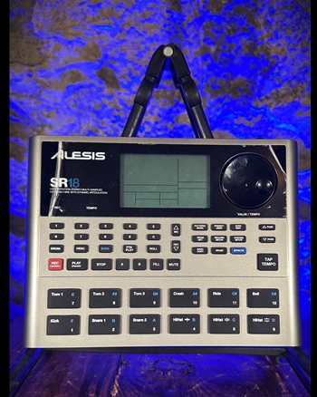 Alesis SR18 Drum Machine *USED*